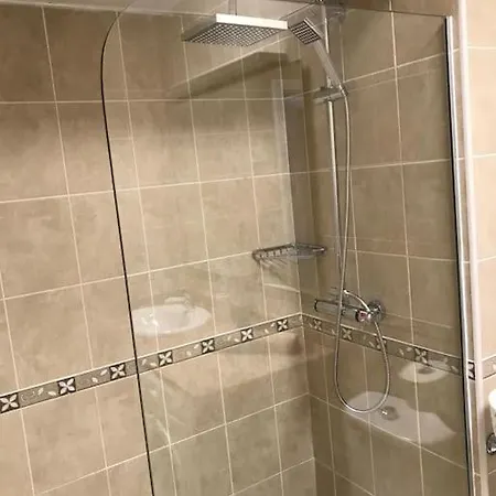 Apartment Stunning 2 Bedroom Vacation Vv On Seafront *